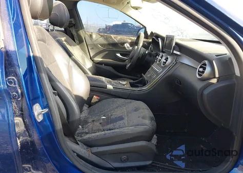 2017 Mercedes-Benz C 300 z USA, uszkodzony, nr VIN 55SWF4JB7HU206749